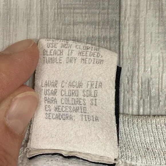 ✅VTG Mickey Minnie Mouse Pluto Goofy Donald Daffy Christmas Sweatshirt M *STAIN - Picture 7 of 13